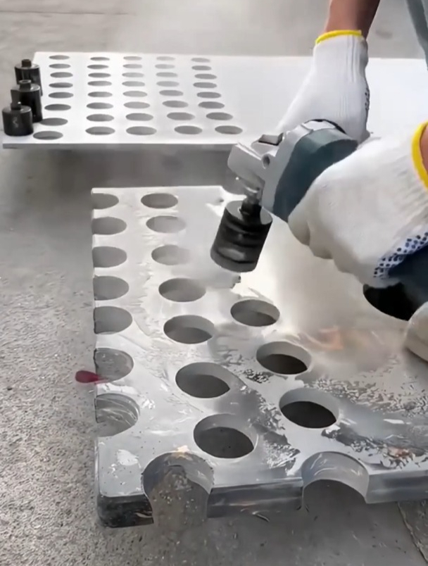 墙上打孔瓷砖不裂开技巧图解(在墙砖上打孔怎么打墙砖才不会破)