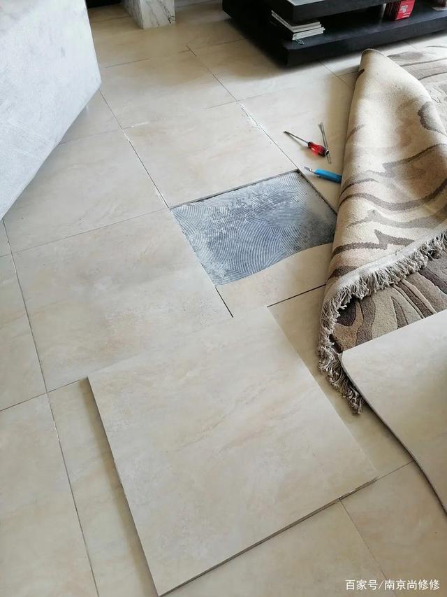 墙上贴的瓷砖空鼓快掉下来了该怎么补补 墙上贴的瓷砖空鼓快掉下来了该怎么补补