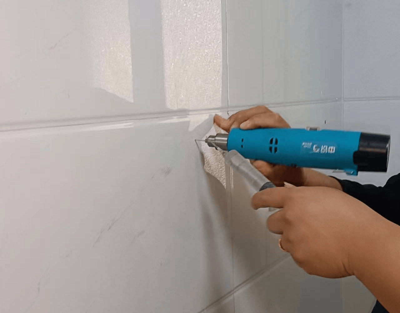 瓷砖空鼓打胶有用吗视频讲解(瓷砖空鼓用空鼓胶能修补好吗?) 瓷砖空鼓打胶有用吗视频讲解(瓷砖空鼓用空鼓胶能修补好吗?)